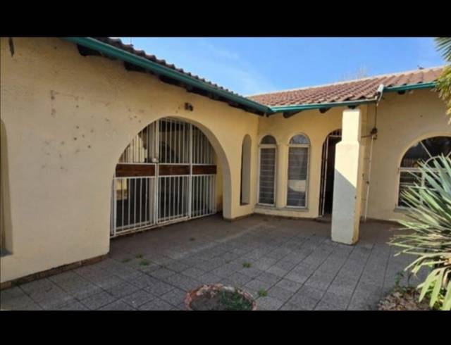 4 BEDROOM HOUSE FOR SALE IN VAAL PARK EXT 1